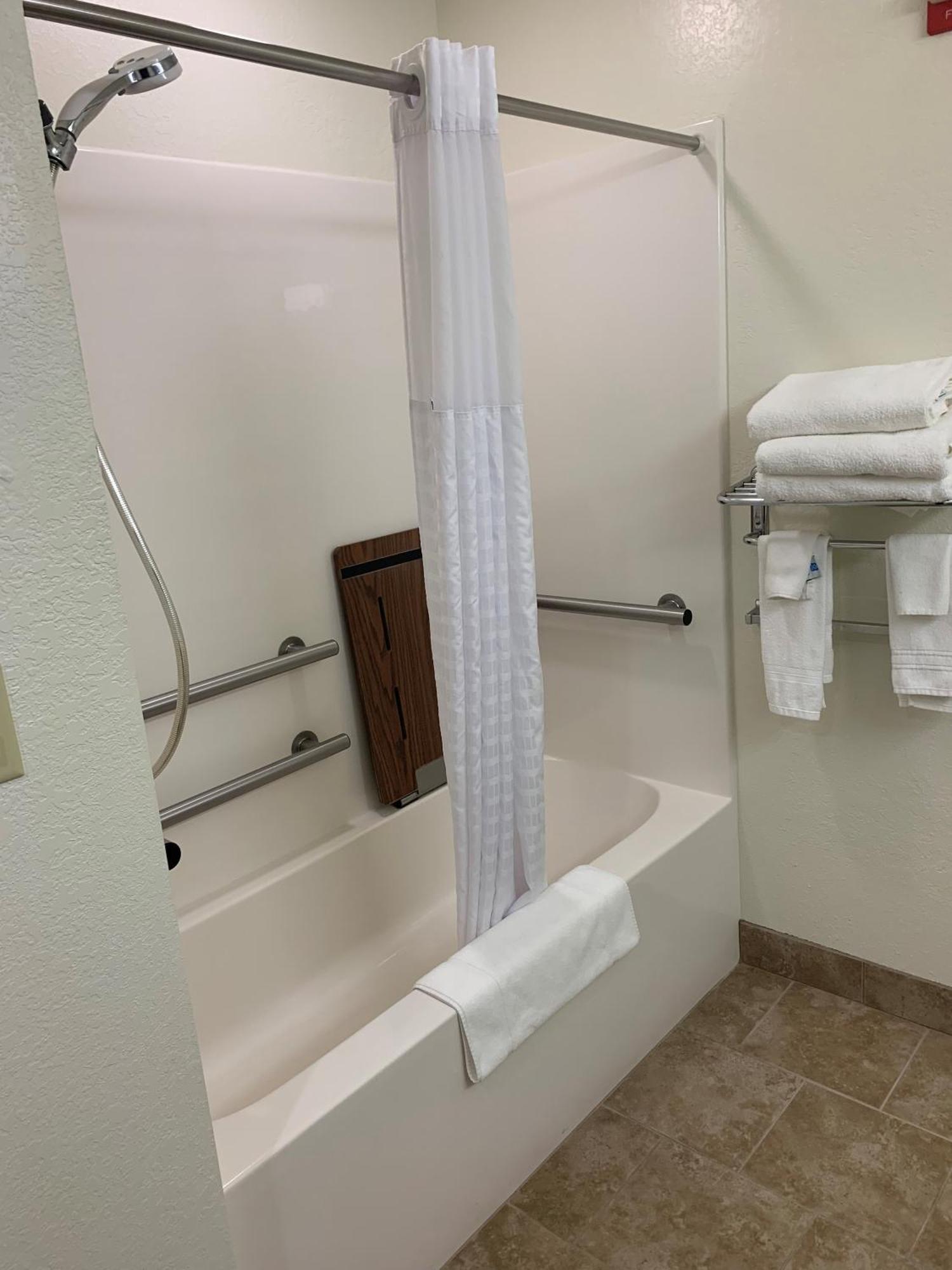Microtel Inn & Suites By Wyndham Rice Lake Εξωτερικό φωτογραφία
